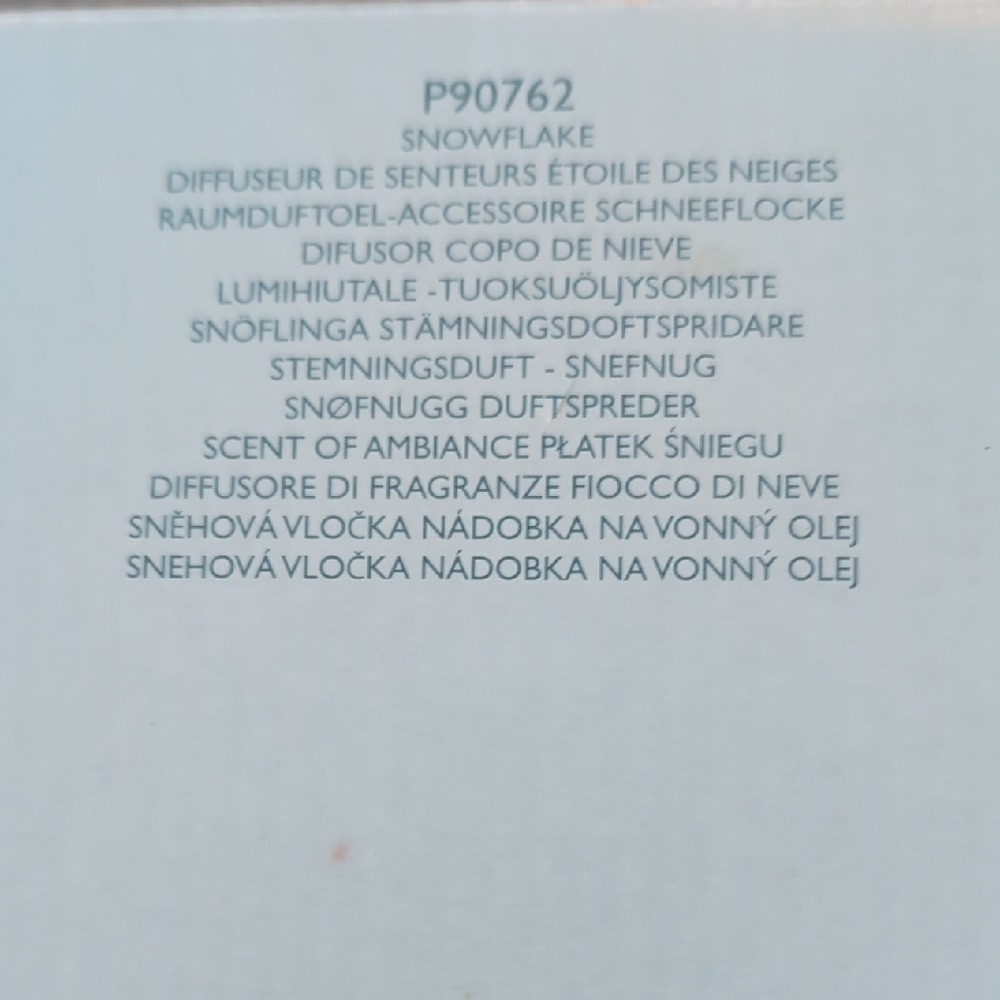 Two (2) PartyLite Snowflake Diffusers #P90762 - Picture 2 of 3
